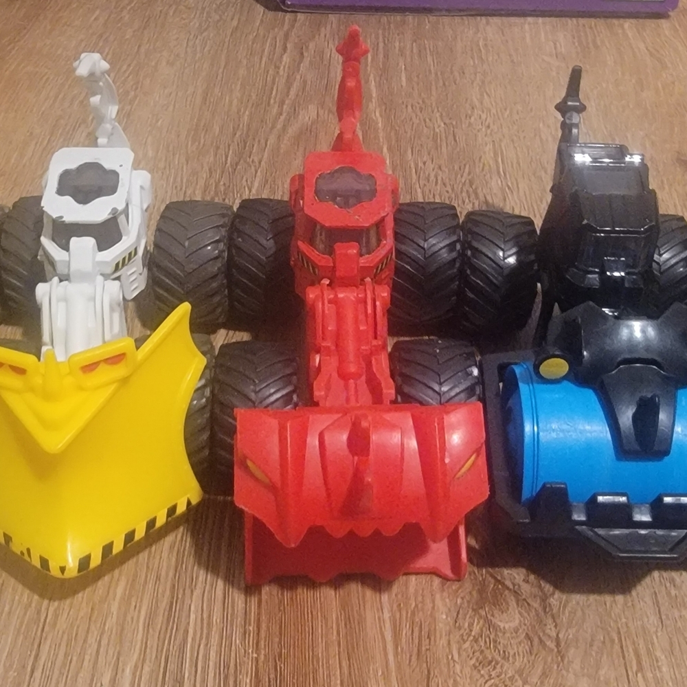 Monster Jam Dirt Squad Monster Trucks Die-Cast Vehicles
